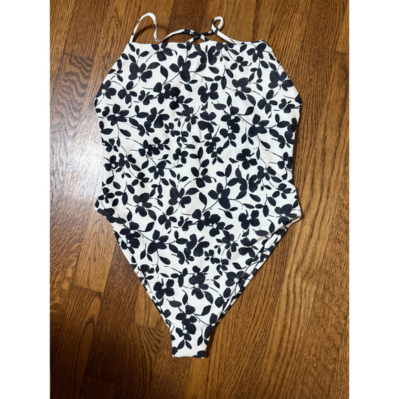 Skatie Other - NWT Skatie Resa One Piece Swimsuit Size Medium in Greenwich